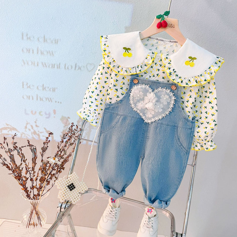 Conjunto Infantil Feminino Florzinhas e Jardineira Jeans
