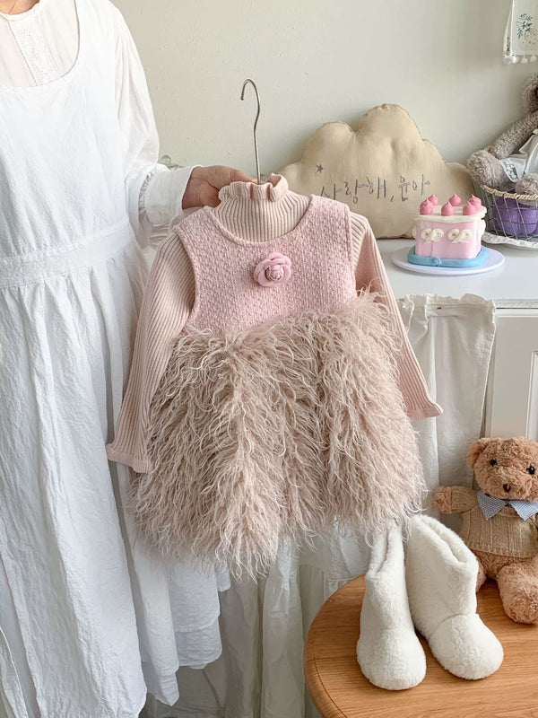 Vestido Plumas e Florzinha + Manga Longa