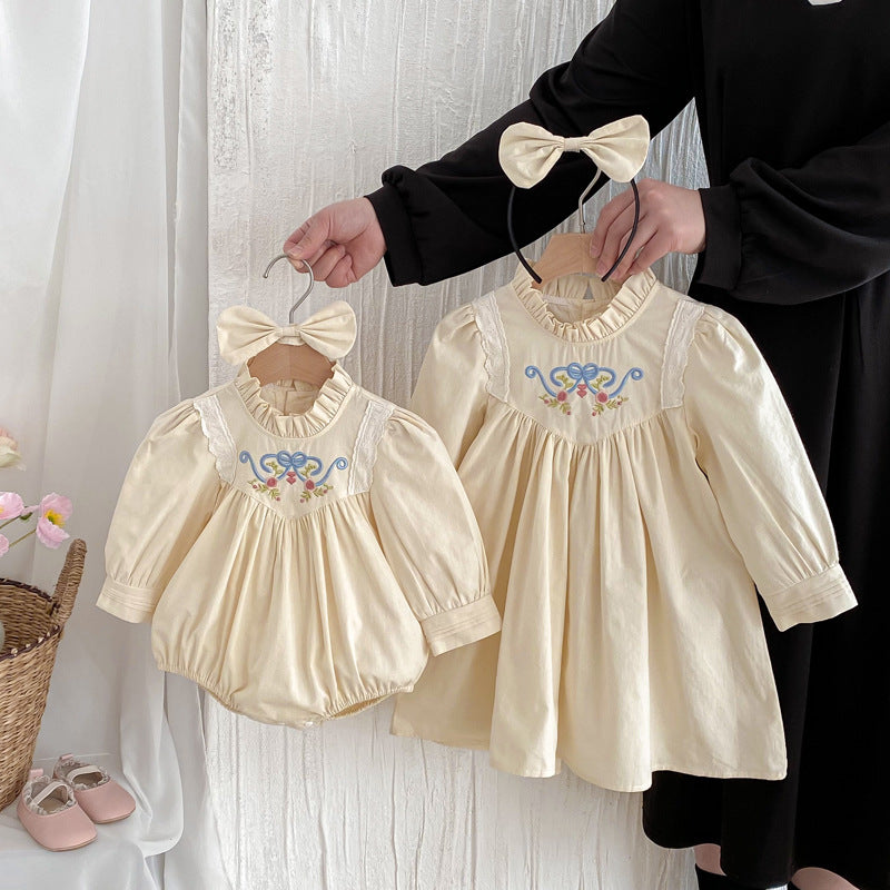 Body/ Vestido Infantil Bege Bordadinho
