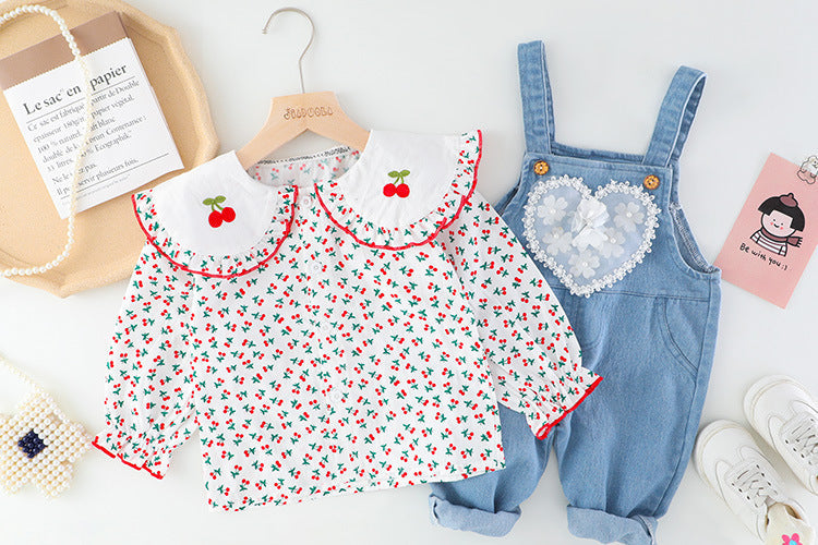 Conjunto Infantil Feminino Florzinhas e Jardineira Jeans
