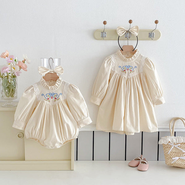 Body/ Vestido Infantil Bege Bordadinho