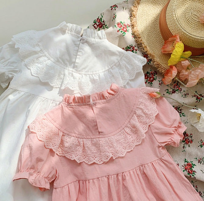 Vestido Infantil Gola Rendinha e Florzinhas