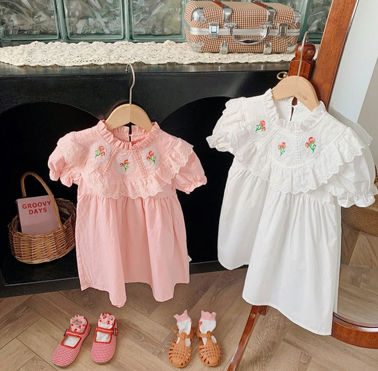 Vestido Infantil Gola Rendinha e Florzinhas
