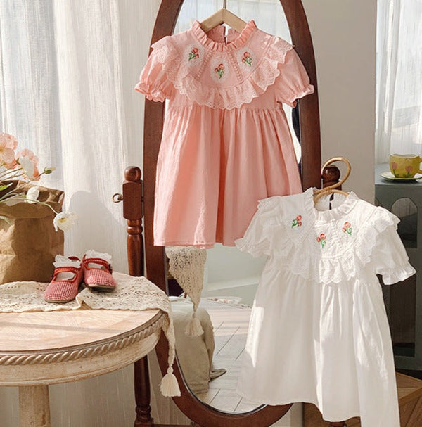 Vestido Infantil Gola Rendinha e Florzinhas