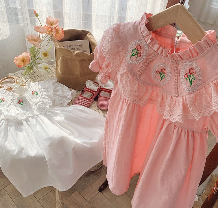 Vestido Infantil Gola Rendinha e Florzinhas
