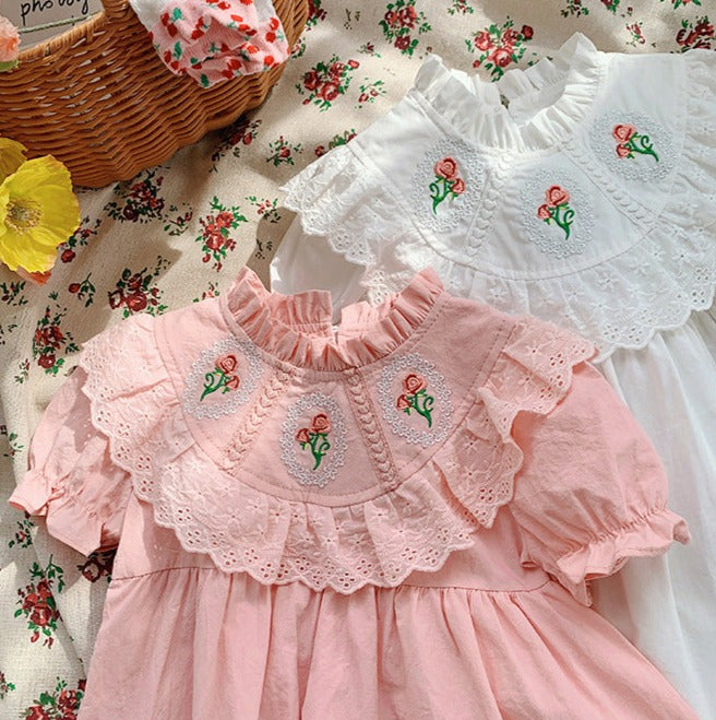 Vestido Infantil Gola Rendinha e Florzinhas