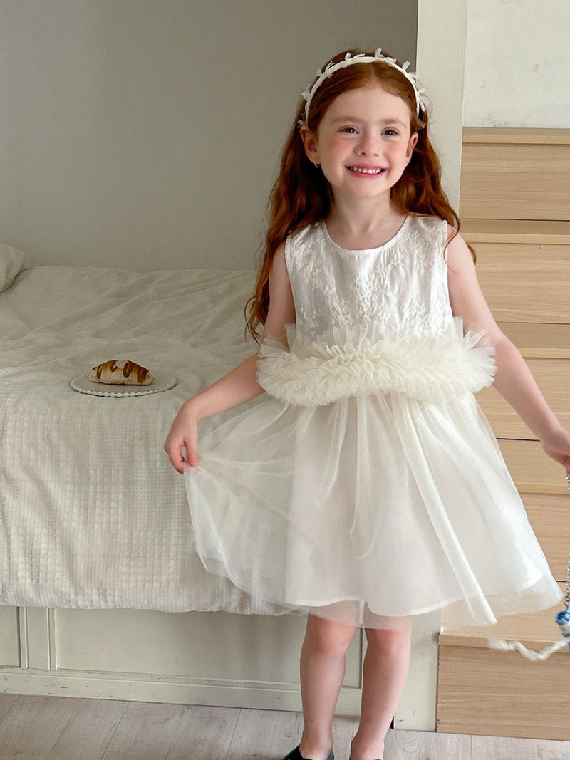 Vestido Infantil Bordado com Tule